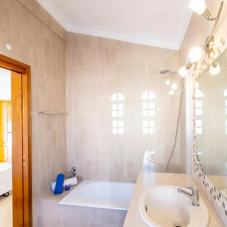 Villa Holiday Home In Albufeira Near Castelo Beach *